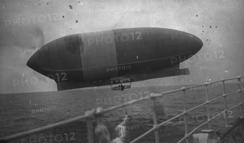 Wellman airship from "Trent" as it attempts to fly to the North Pole