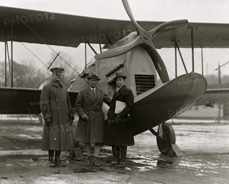 Amphibian plane, Maj. Clagett, Gen. Mitchell, Grover Loe[...], 1/19/25 1925
