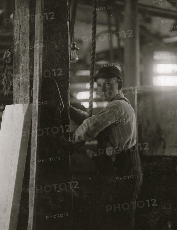 Young boy running machine in Vermont Marble Co., Centre Rutland, VT 1910