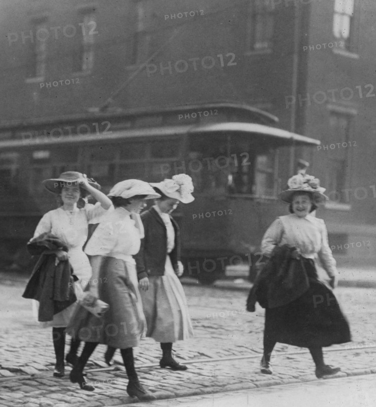 Young girls going home from Brown's Shoe factory (Washington & 18 th Sts.) at close of day 1910