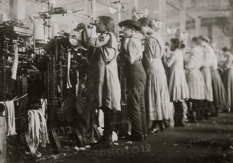 Young knitters in the Loudon Hosiery mills. 1910