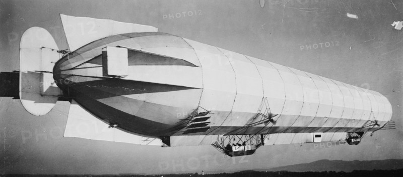 Zeppelin airship in flight 1908