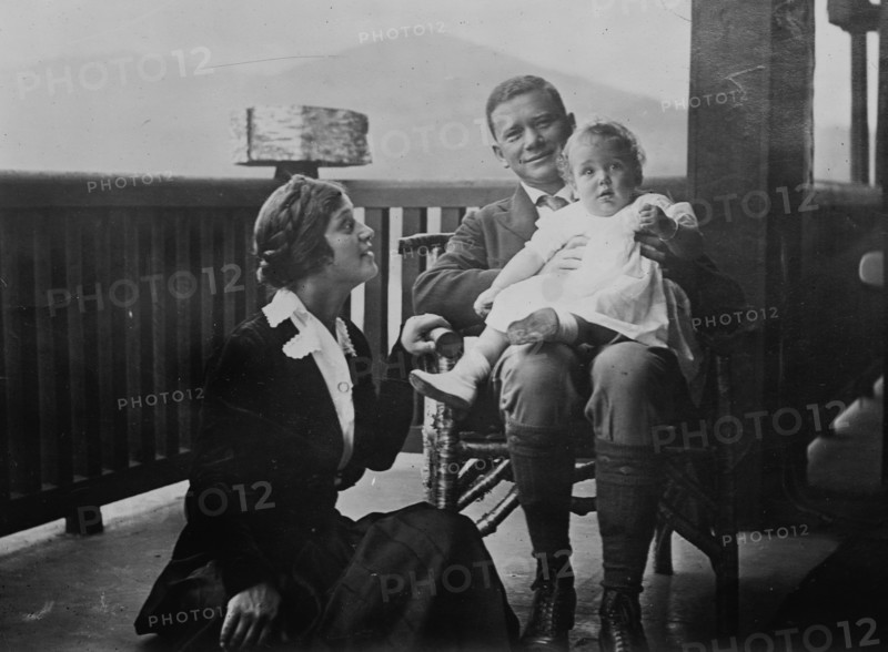 Efram  Zimbalist, Alma Gluck & Baby nown