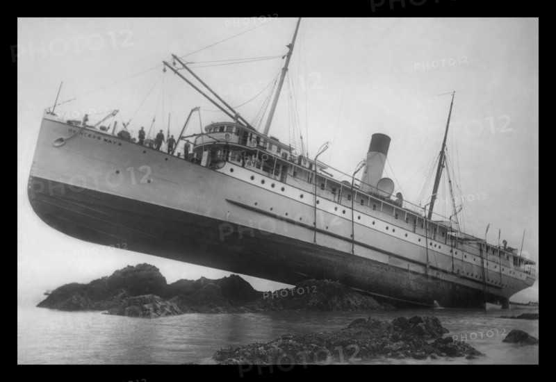 S.S. Princess May - On the Rocks 1910