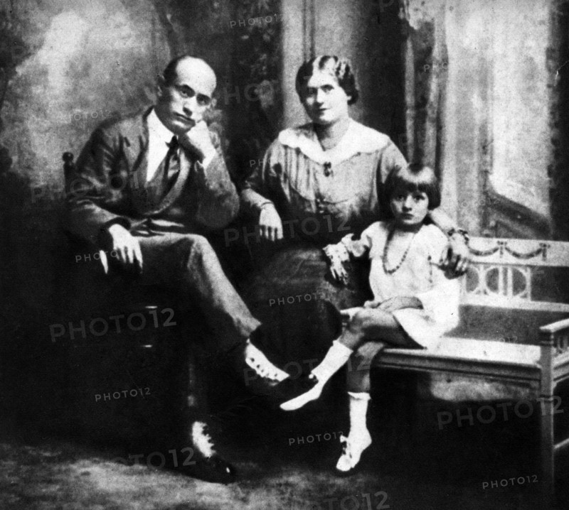 1920 Benito Mussolini with his wife Rachele and his daughter Edda