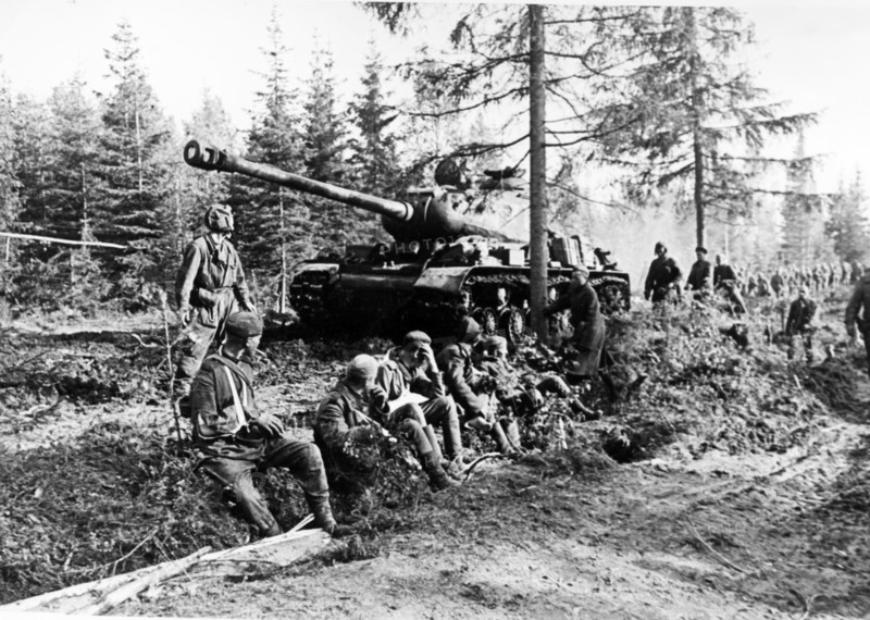 Battle of kursk, on the front roads, world war ll.