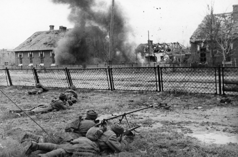 World war 2, battle of stalingrad, soviet soldiers fighting on the city outskirts, december 1942.