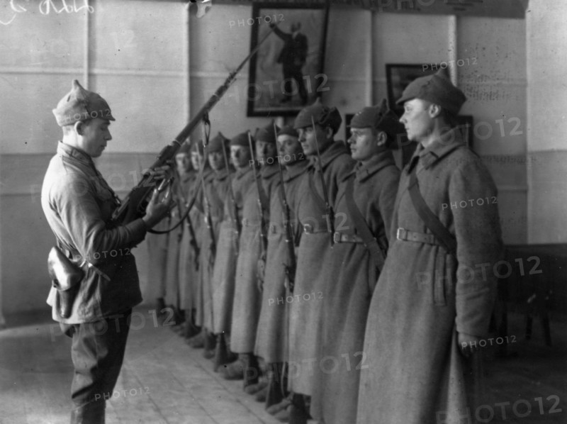 Soviet red army recruits receiving rifle training, 1930s.
