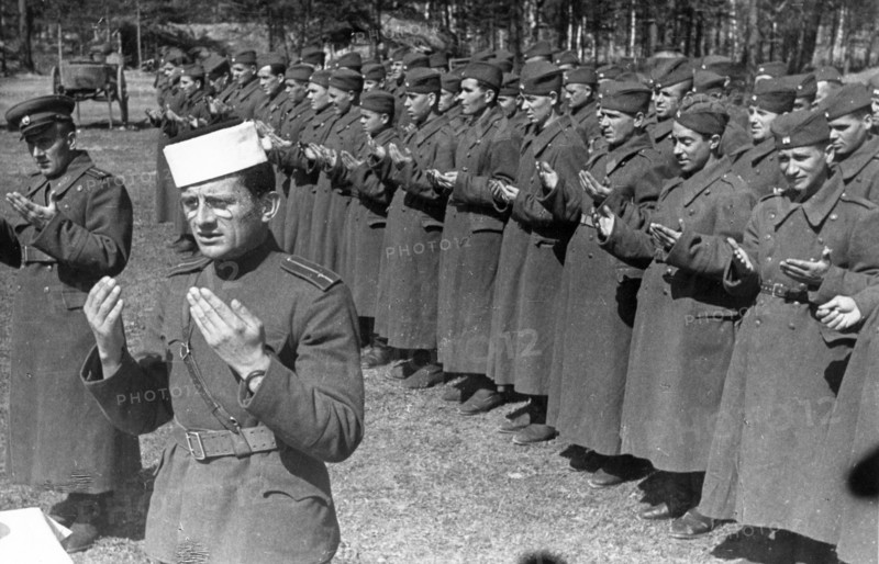 World war 2, yugoslavian military unit training in the soviet union, may 1944, islamic troops during morning prayers, being ministered by a mullah.