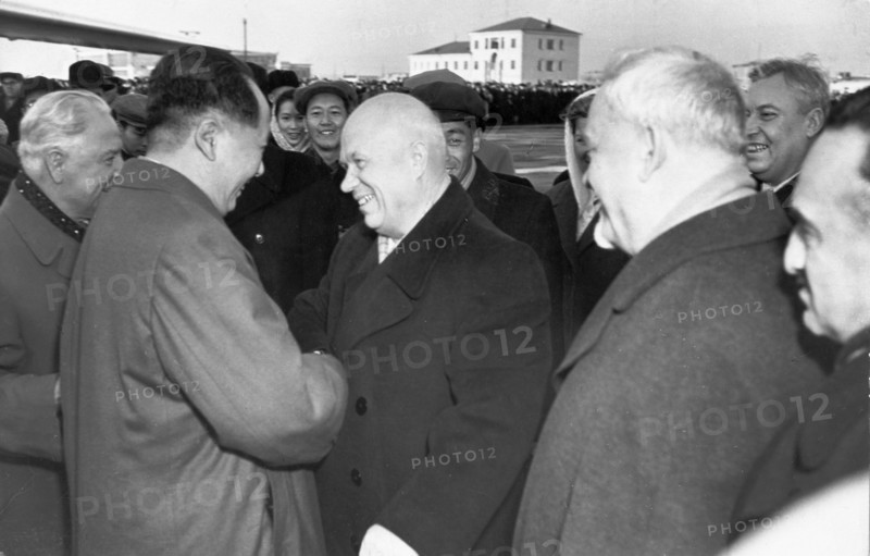 The delegation from the chinese people's republic, headed by mao zedong, arriving at vnukovo airport in moscow and being greeted by nikita khrushchev, november 2, 1957, they have come to participate in the celebrations of the 40th anniversary of the great october socialist revolution.