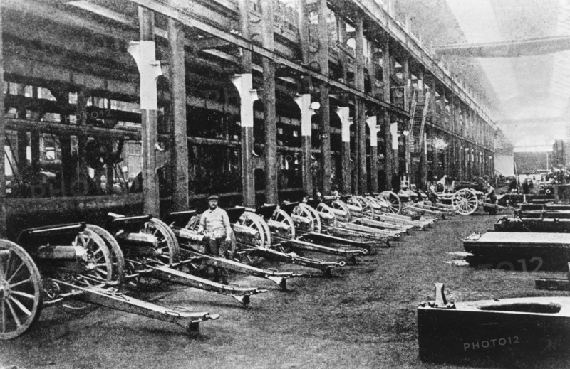 Petrograd, russia, 1916, munitions factory, artillery pieces, world war one.