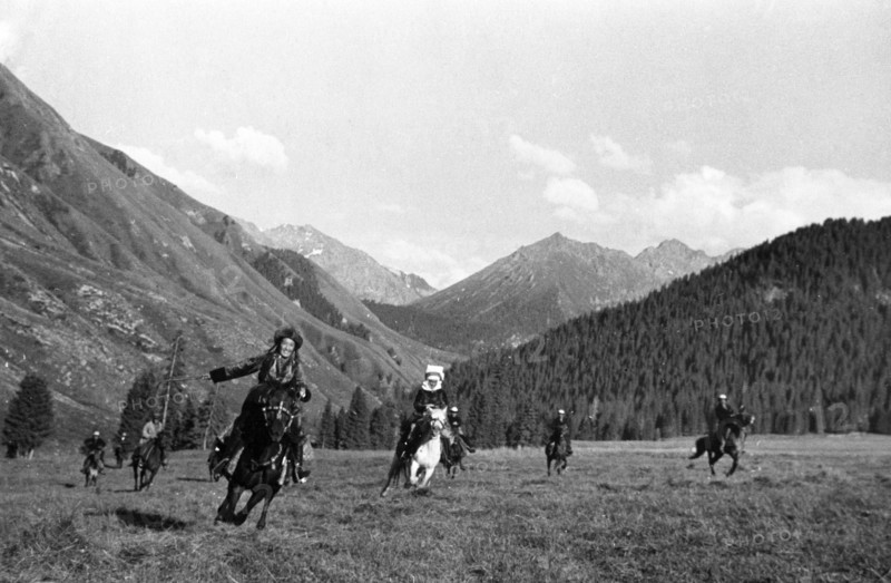 Kirghiz republic in central asia, kirghiz horsewoman, aini bapayeva, 1938.
