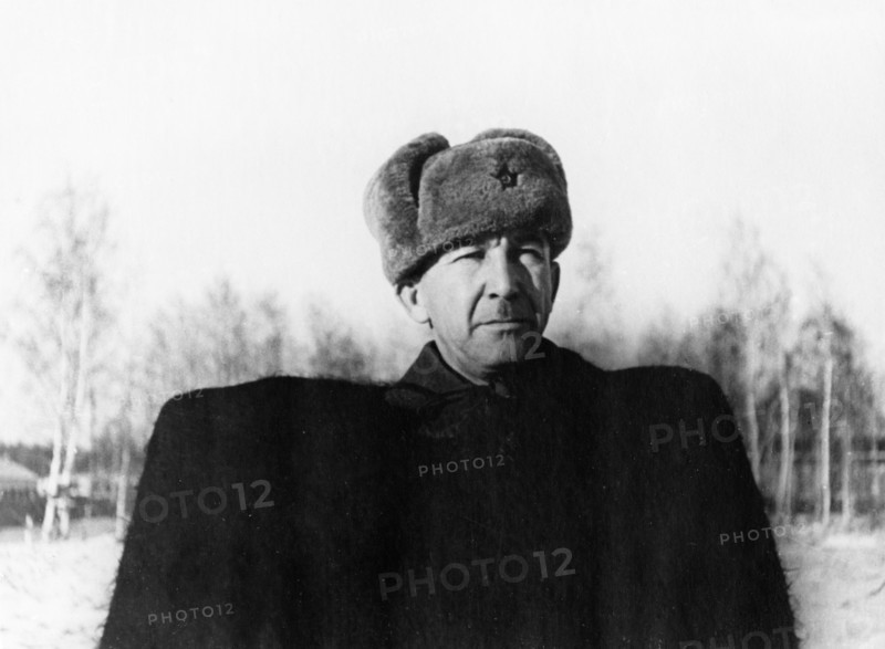 Lieutenant-generat pavel belov, commander of a red army cavalry unit, world war ll, march 1942.