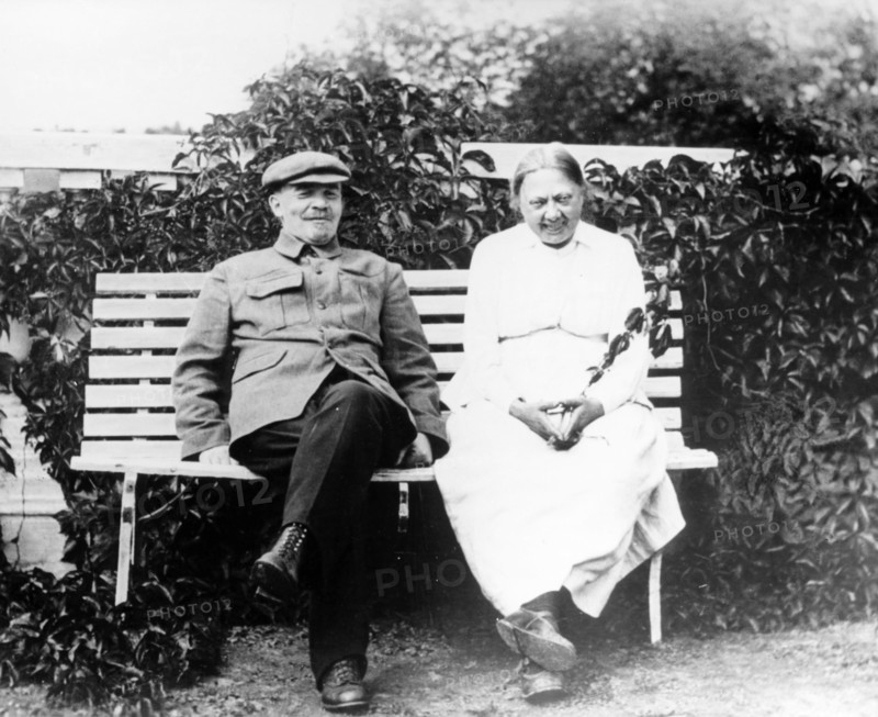 Lenin and krupskaya at gorki, moscow region, in august 1922.