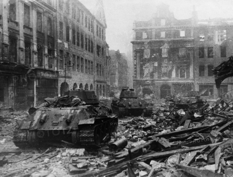 World war 2, soviet t-34 tanks during street fighting in poznan, poland, february 1945.