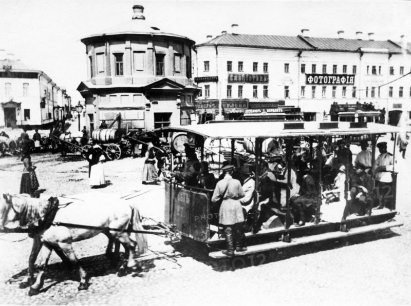 A horse-drawn tram car at the serpukhov gate in moscow, at the end of 19th century.
