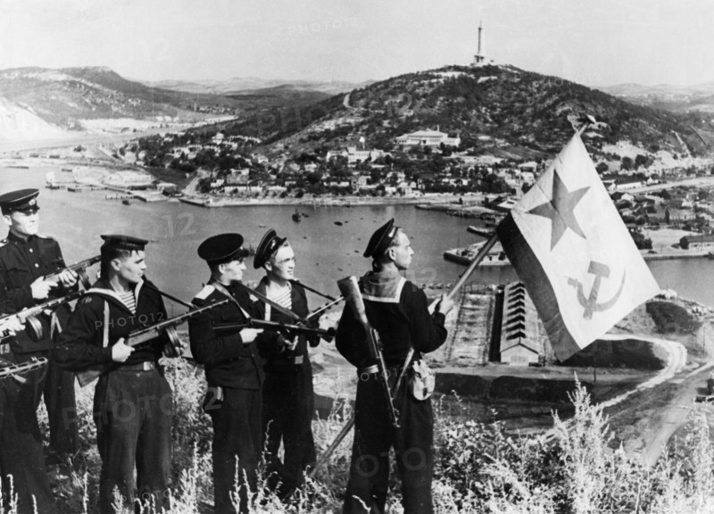 Operation august storm (battle of manchuria), a landing party of sailors of the soviet pacific fleet hoisting a flag over port arthur bay, manchuria, september 1945.