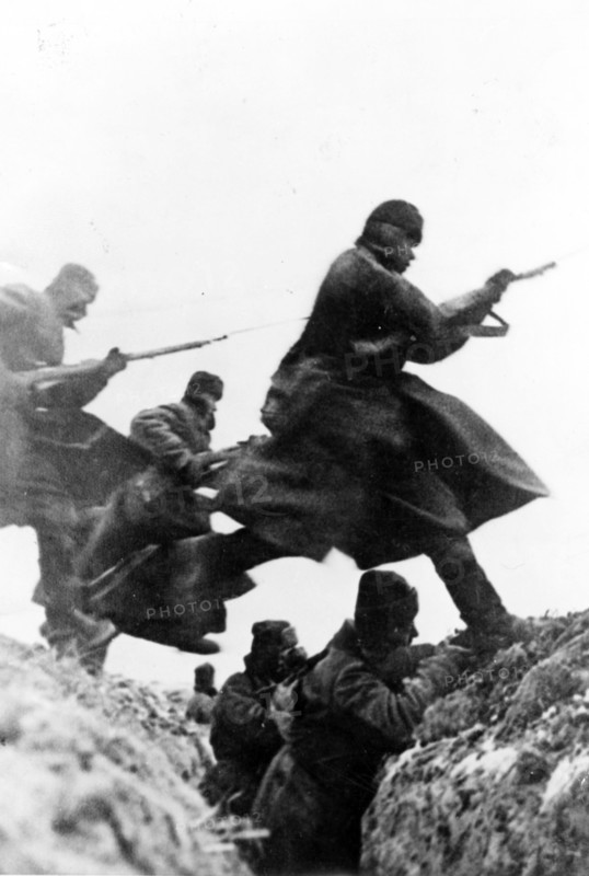 world war ll: soviet infantry attacking.