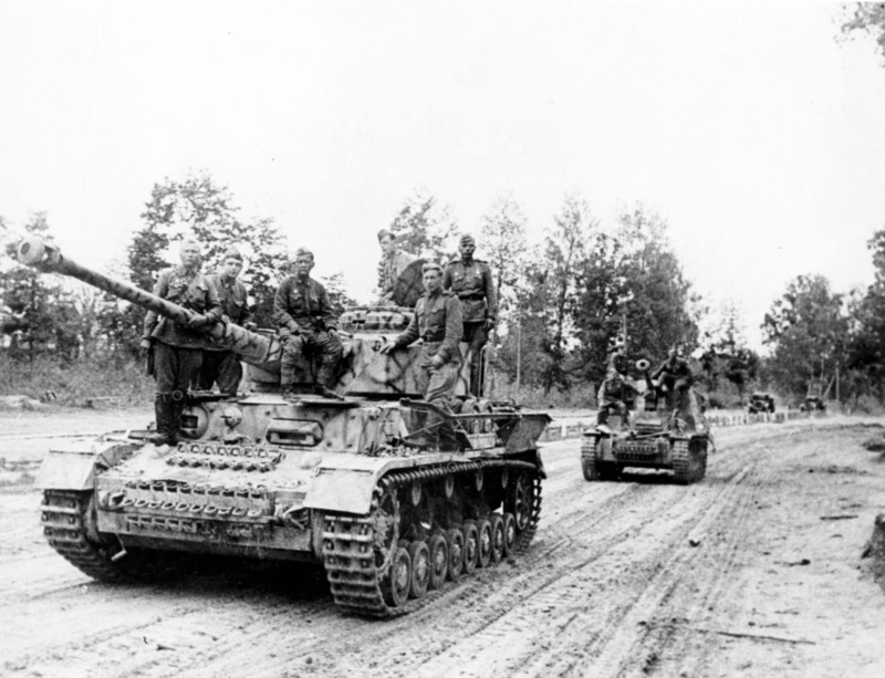 German tiger tanks, captured intactly by red army men.
