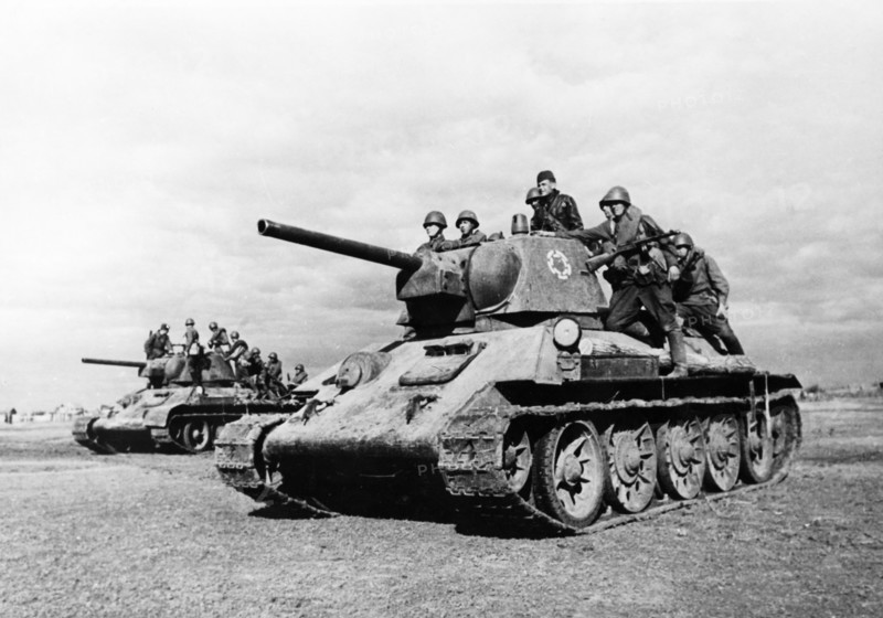 World war 2, red army soldiers heading into battle on board t-34 (model 43) tanks.