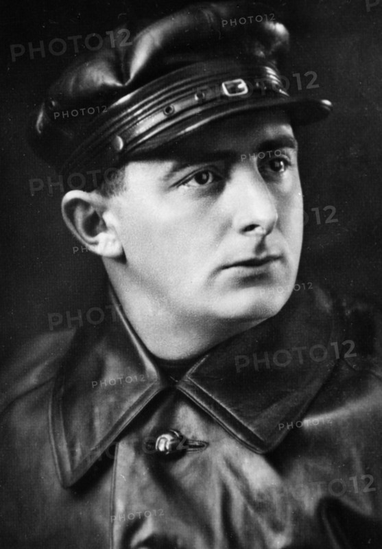 Soviet film director, dziga vertov (1896 - 1954).