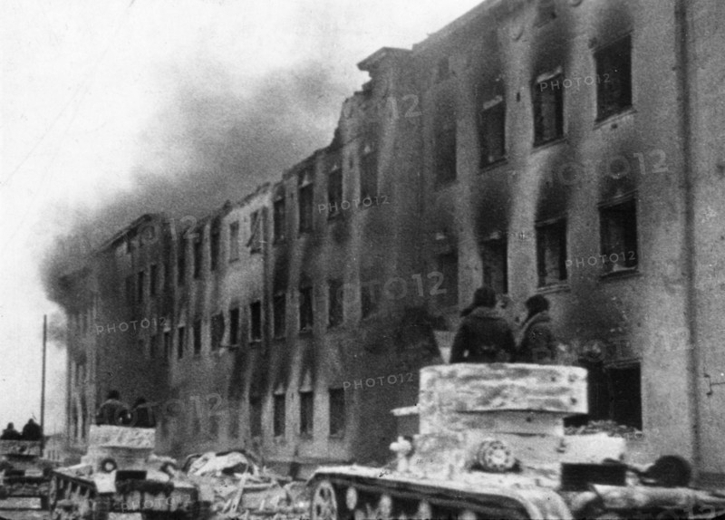 Soviet-finnish war, 1939-1940, soviet tank crews occupying vyborg, a still from the newsreel documentary film, 'mannerheim line'.