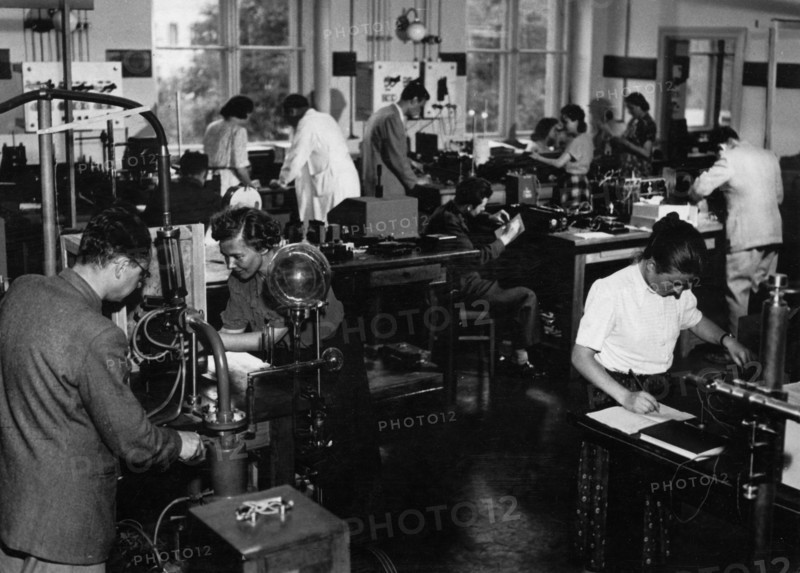 The institute of experimental physics at the warsaw university produces new scientists, here, the physical laboratory for advanced students, 1951.