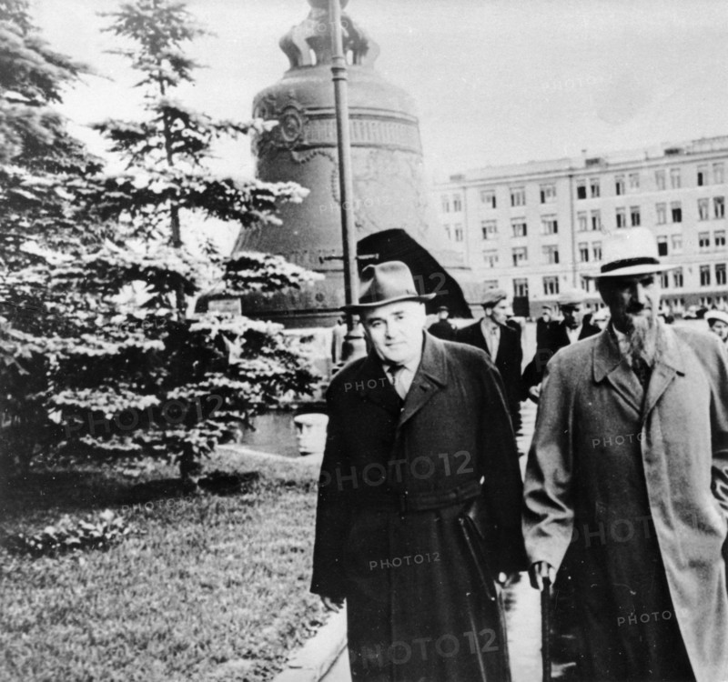Sergei korolev and igor kurchatov in the kremlin, moscow, a reproduction from 'designer of spaceships' by a, romanov, gospolitizdat publishing house, 1968.