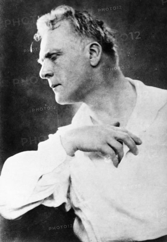 Russian singer fyodor shalyapin in the 1930s.