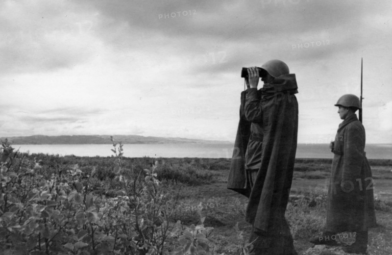 World war 2, a patrol on the coast at petsamo, october 1942.
