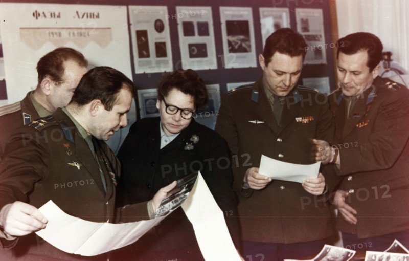 Yuri gagarin and other soviet cosmonauts examining the first pictures of the moon taken by the luna 1 space probe (lunik) in 1961.