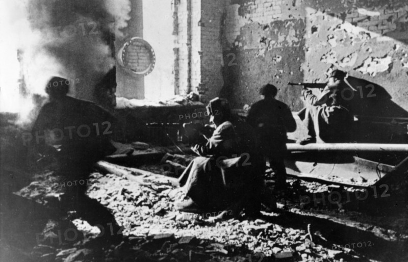 Red army soldiers fighting in ruins of krasny oktyabr (red october) works (factory), stalingrad, ussr, january 1943, world war 2.