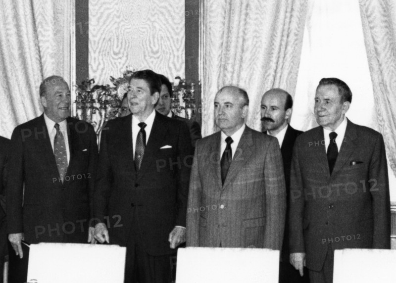 Mkhail gorbachev and ronald reagan at the time of their talks on june 1, 1988 in moscow, (detail).