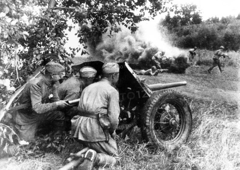 Soviet troops duing a combat action to the south-east of the city of vitebsk, byelorussia, 1944.