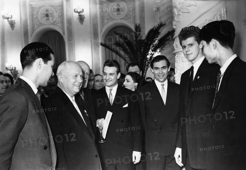 Nikita khrushchev hosting a reception for the participants of the tchaikovsky international violin and piano competition in the kremlin in moscow, april 14, 1958, american pianist van cliburn, second from right, won the first prize.