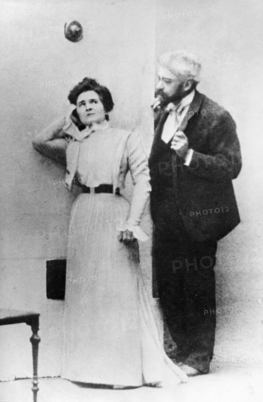 A scene from the play chaika (the seagull) by russian playwriter anton chekhov, being performed at the moscow art theater with chekhov's wife olga knipper as arcadina and constantin stanislavsky as trigorin.