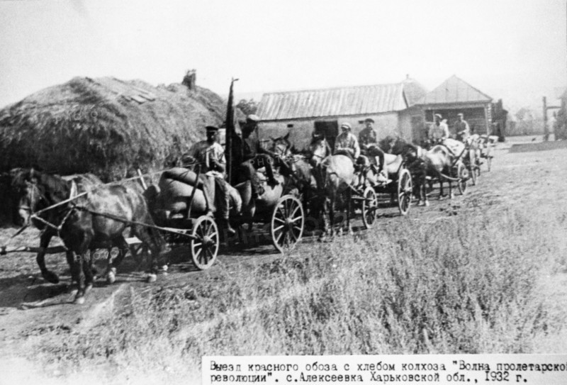 A string of carts with bread confiscated from peasants oof the village of alexeyevka in the kharkov region of the ukraine, 1932.