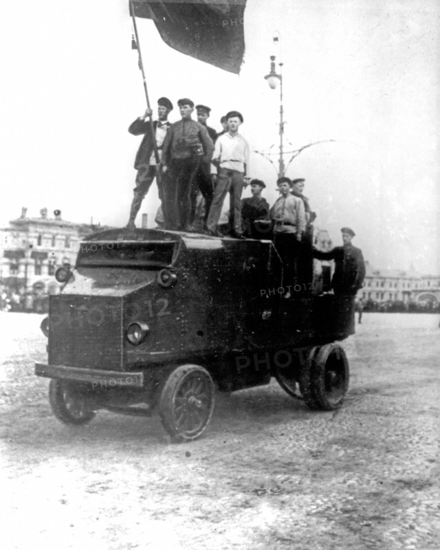 Red guards on red square in moscow, 1917.