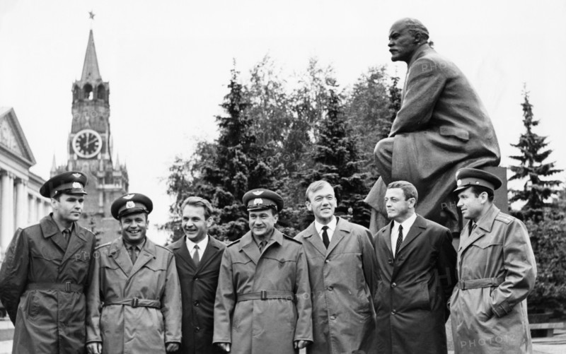 The crews of the soyuz 6, soyuz 7 and soyuz 8 missions on the grounds of the kremlin, september 1969, from left to right: vladimir shatalov, viktor gorbatko, valery kubasov, anatoly filipchenko, alexei yeliseyev, vladislav volkov, and georgi shonin.