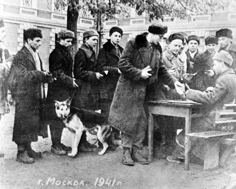 Moscow's volunteers enlist in the national militia in 1941.