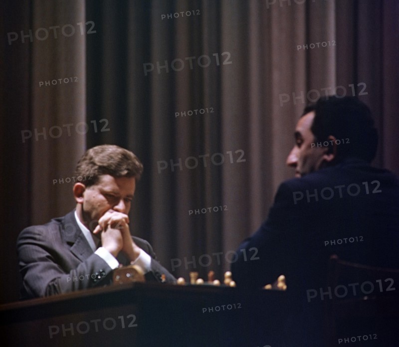 Moscow, the world chess competitions, the match between tigran petrosyan and boris spassky (l), june 20, 1969.