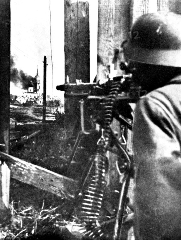 Ussr, novgorod region, a german machine-gunner points at staraya russa city.
