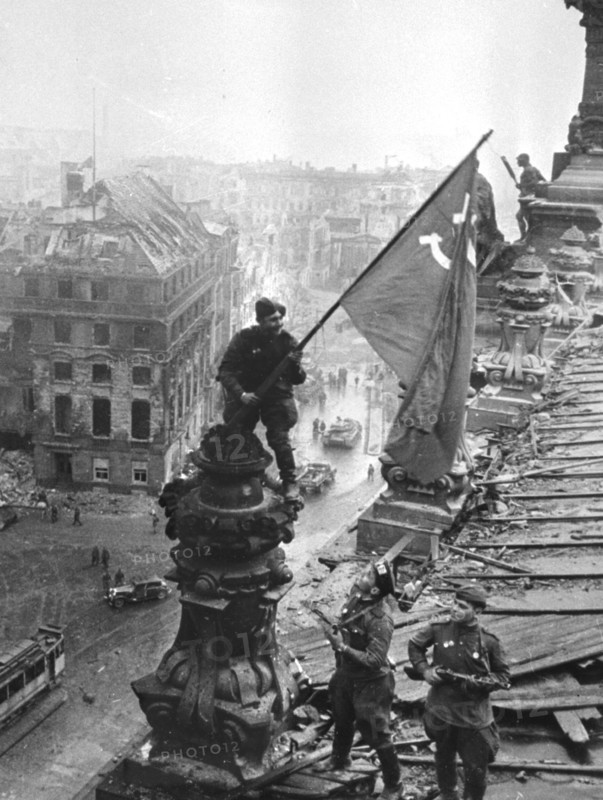 World war 2, the great patriotic war, the raising of the soviet flag over the reichstag in berlin, germany, may 1, 1945,  ???, ??????, ????? ?????? (????????? ???? 150-? ?????? ???????? ll ??????? ???????? ?????????? ???????) ??? ??????? ?????????.