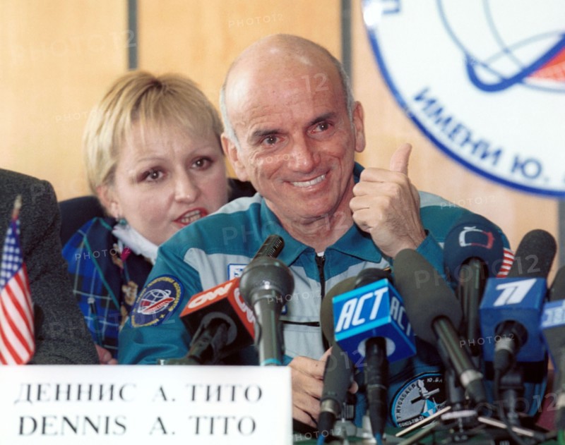Moscow region, russia, may 8, 2001, the world's first space tourist, american businessman dennis tito (in pic), expressing his emotional appraisal of his space flight, during the first post-flight news conference of the crew that returned from the international space station, at the cosmonauts' training centre named after gagarin.