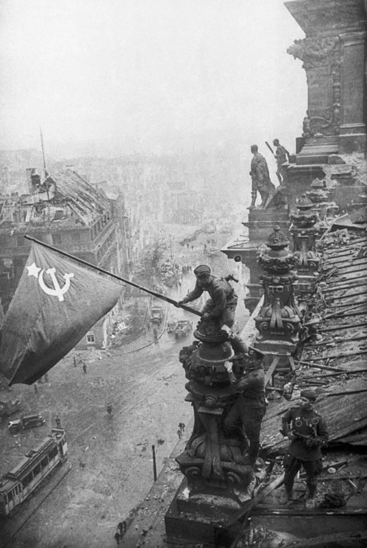World war 2, the great patriotic war, the raising of the soviet flag over the reichstag in berlin, germany, may 1, 1945,  ???, ??????, ????? ?????? (????????? ???? 150-? ?????? ???????? ll ??????? ???????? ?????????? ???????) ??? ??????? ?????????.