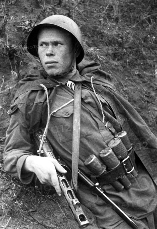 Battle of stalingrad, 1942, red army scout.