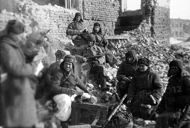 World war 2, battle of stalingrad, january 1943: red army soldiers taking a smoke break between battles.