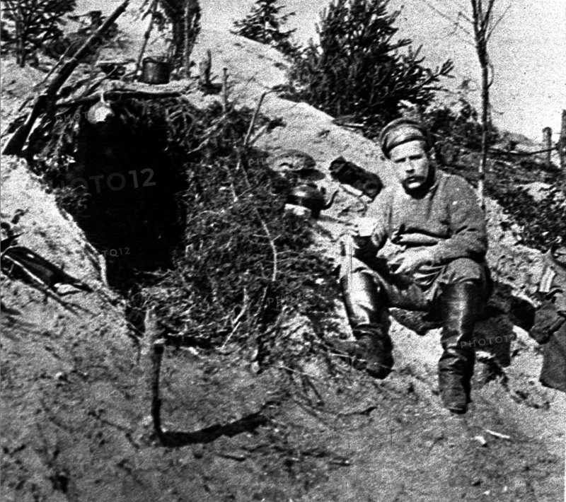 World war one, russian journalist l,sokolinsky in his frontline dugout, 1915.