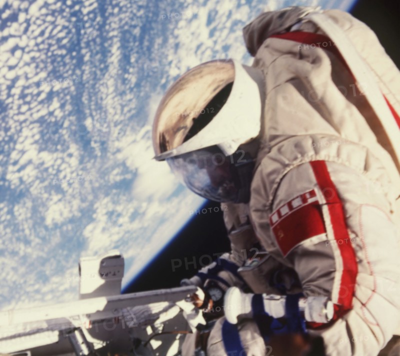 Cosmonaut leonid kizim walking in space during the salut 7-soyuz t-11-soyuz t-12 mission, photo taken by cosmonaut vladimir solovyov, 1984.