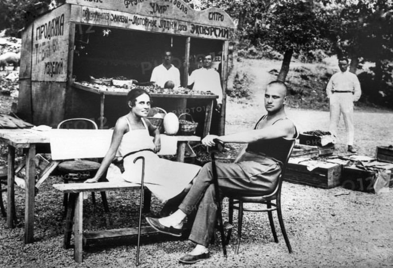 Soviet writer vladimir mayakovsky with lily brik relaxing in yalta, ukraine, ussr, 1926.